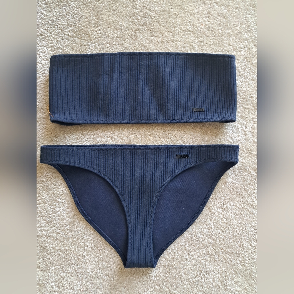 Triangl navy blue strapless ribbed bikini top